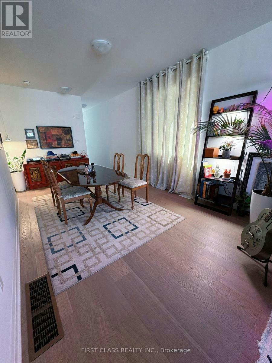 24 Barnyard Trail, Barrie, ON, L9J 0T3 - 4