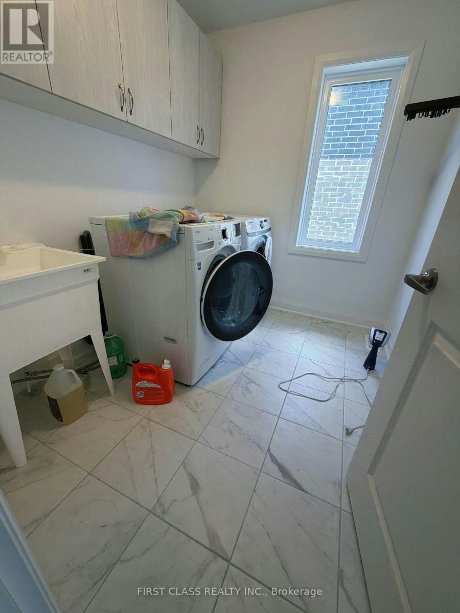 24 Barnyard Trail, Barrie, ON, L9J 0T3 - 13