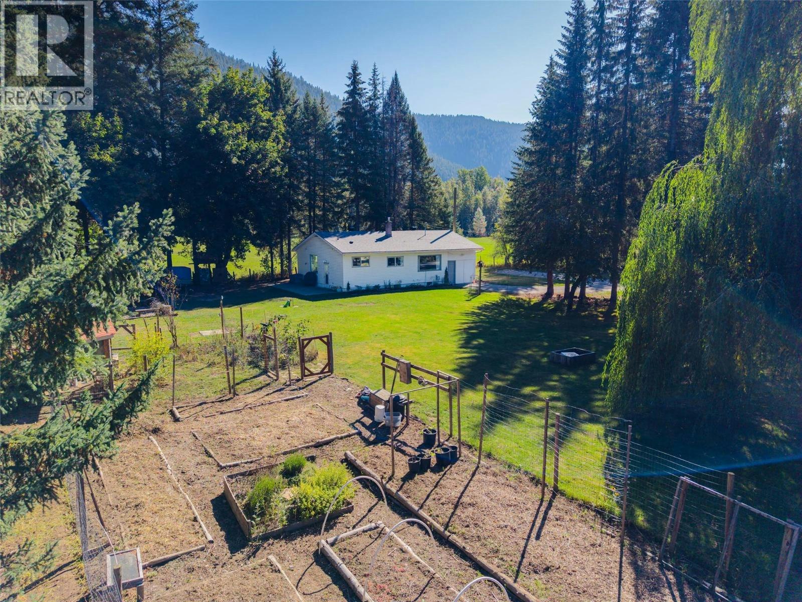 717 Larsen Road, Salmo, BC, V0G 1Z0