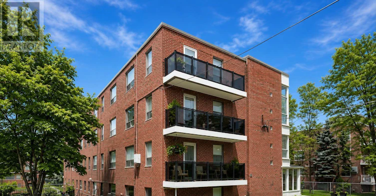 101-4 Hill Heights Road, Toronto, ON, M8Y 1Z1