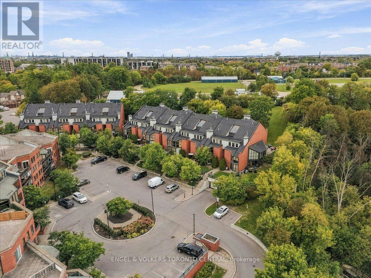 TH18-100 Arbors Lane, Vaughan, ON, L4L 3Z2