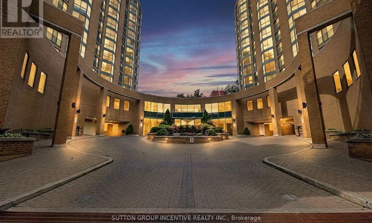 304-140 Dunlop Street E
