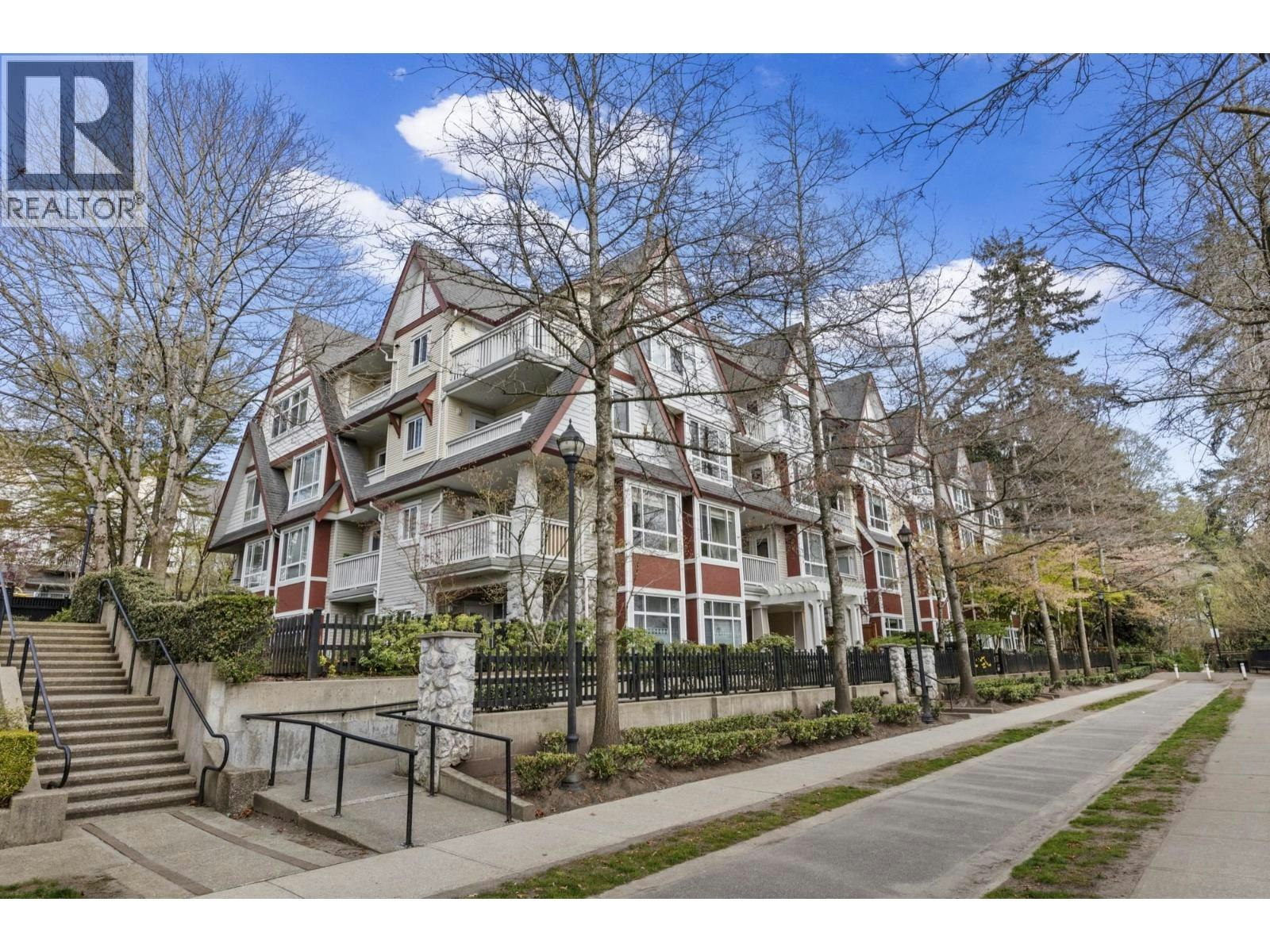 322-6833 Village Green, Burnaby, BC, V5E 4M1