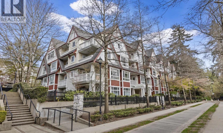 322-6833 Village Green