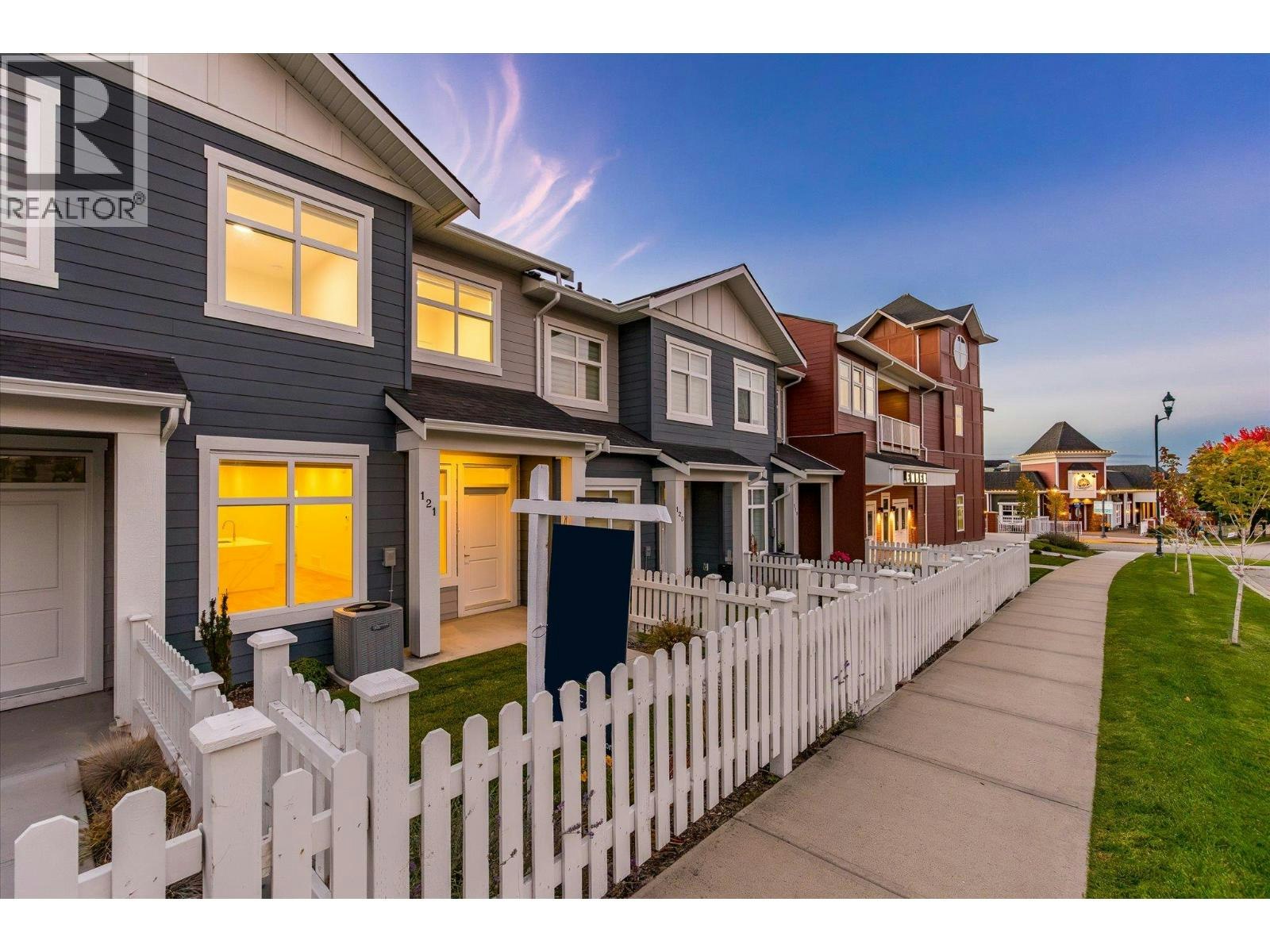 121-5300 Main Street, Kelowna, BC, V1W 0C1 - 2