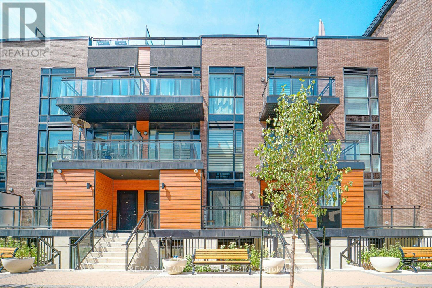 D902-5289 7 Highway, Vaughan, ON, L4L 0J1