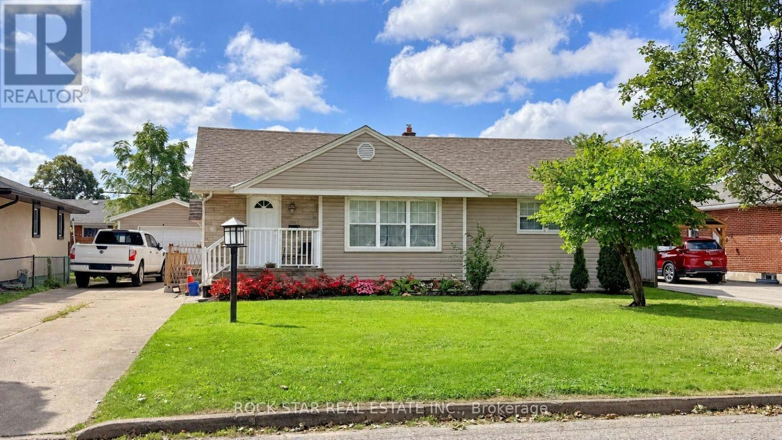 12 Roseland Avenue, St. Catharines, ON, L2M 5Z2