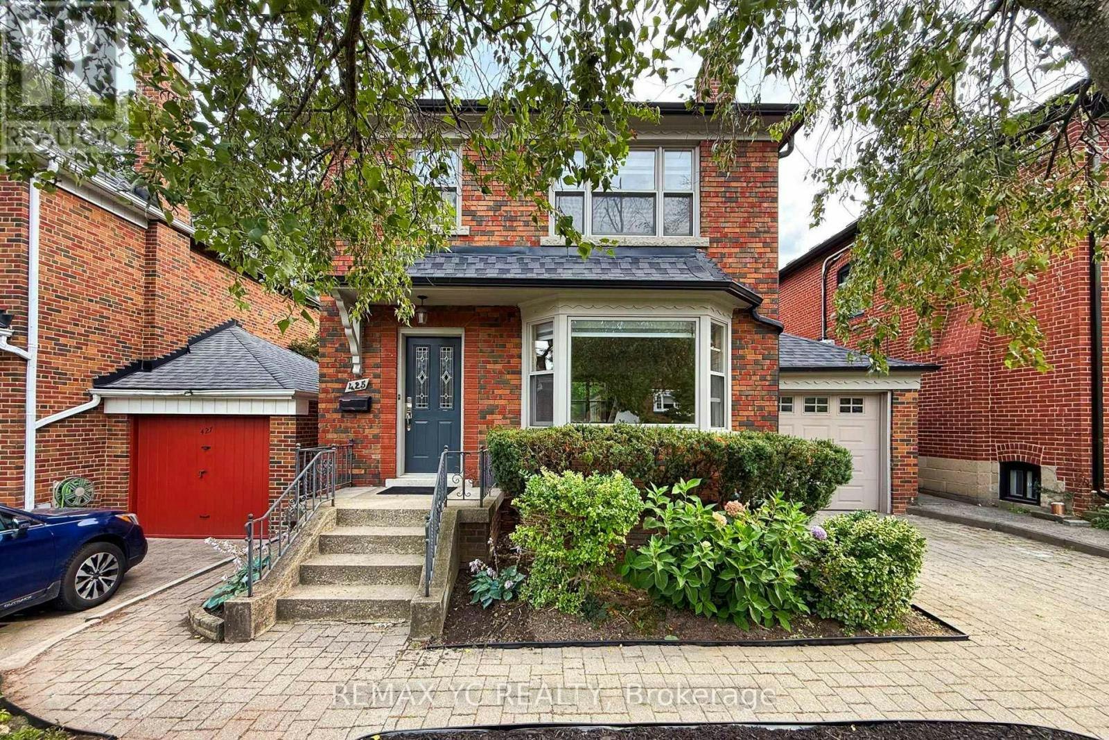 425 Broadway Avenue, Toronto, ON, M4G 2R3
