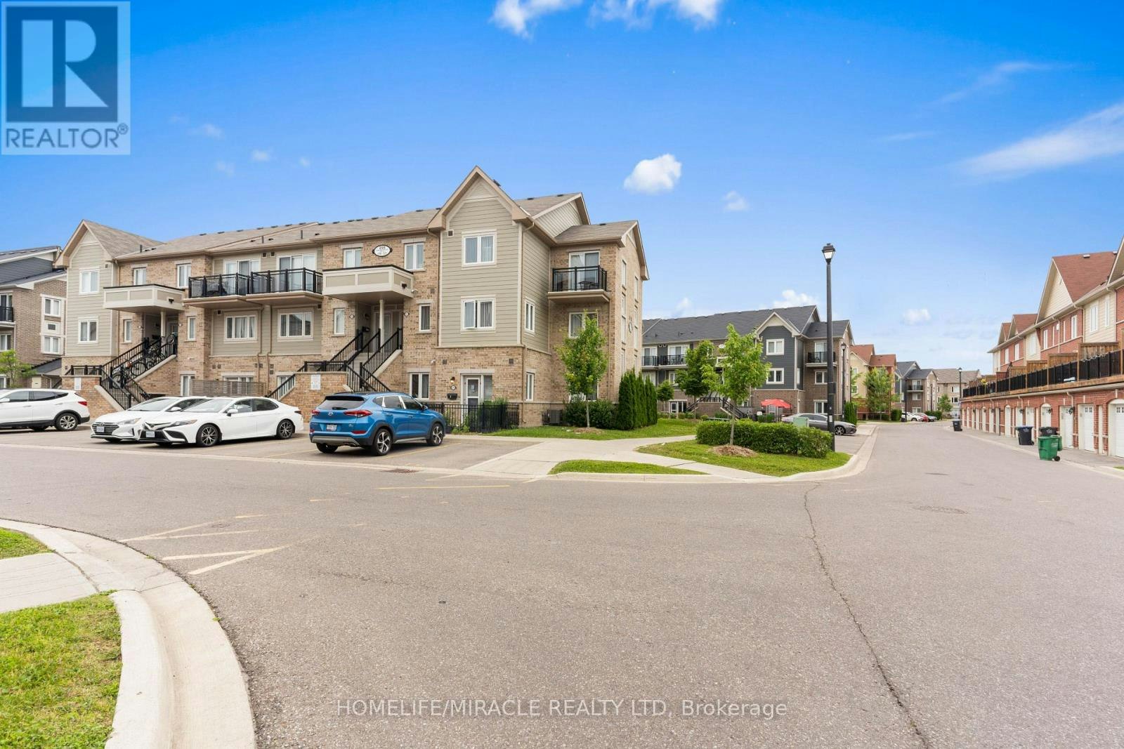 312-250 Sunny Meadow Boulevard, Brampton, ON, L6R 3Y7