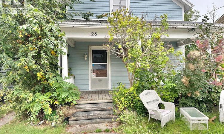 128 Kent Street S