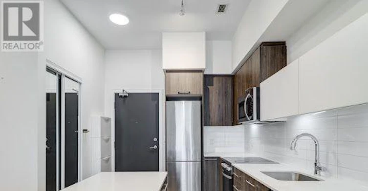 105-1 Neighbourhood Lane, Toronto, ON, M8Y 0C2 - 7