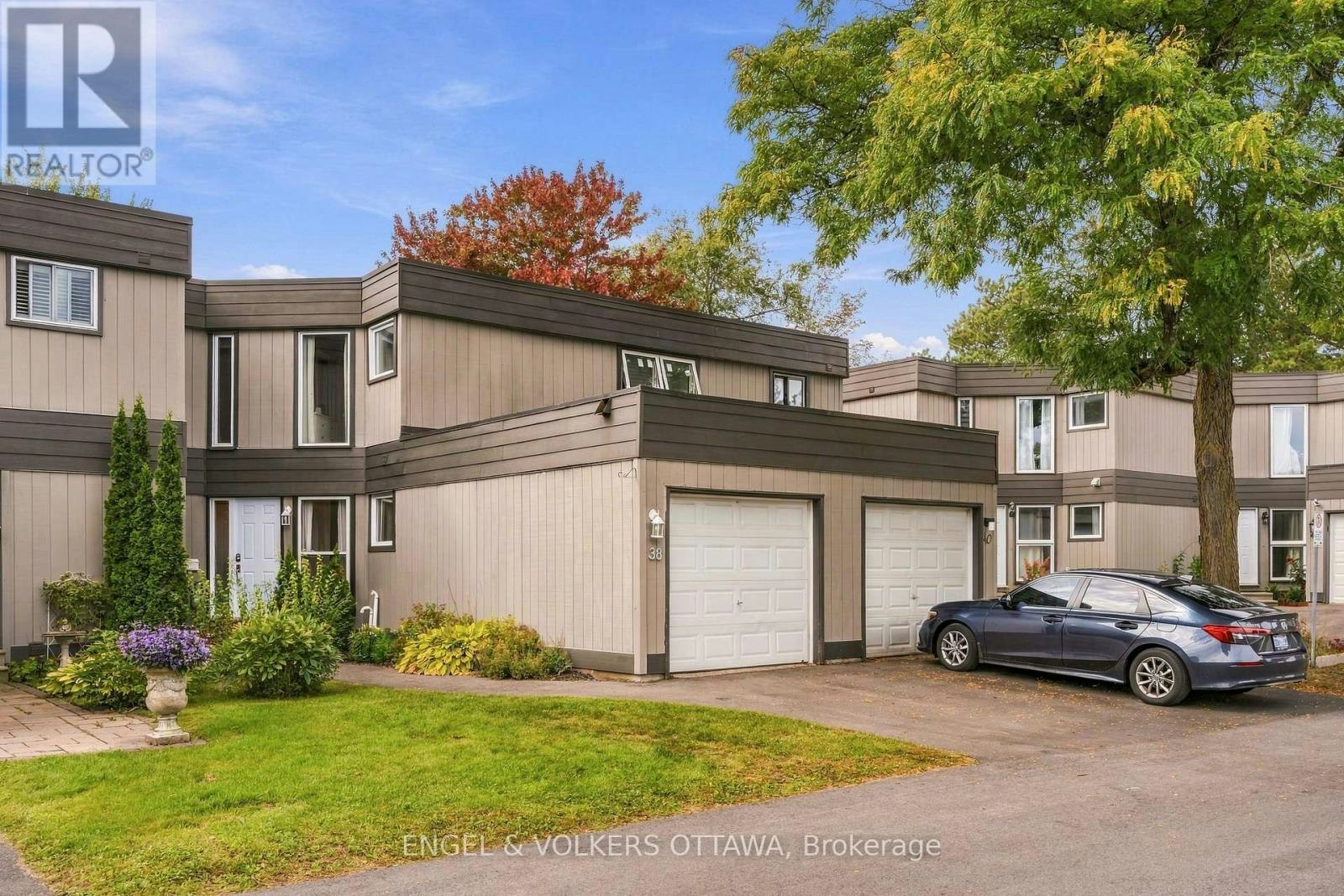 38 Compata Way, Ottawa, ON, K1B 4W9