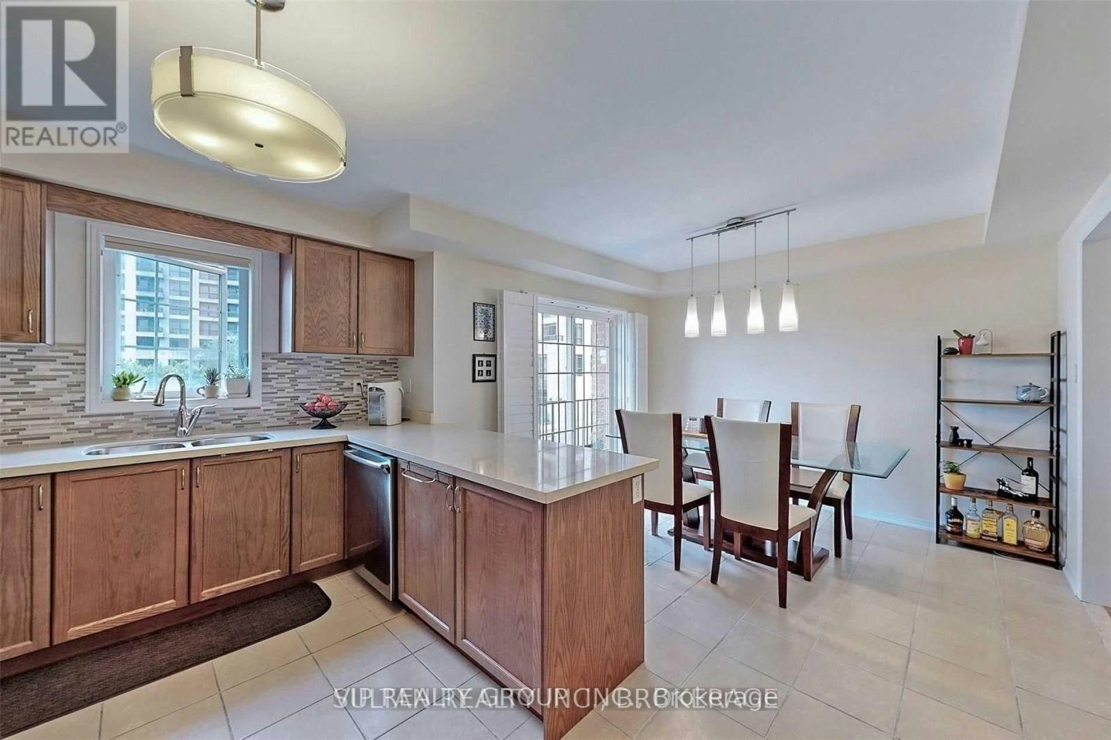 294 Church Street S, Richmond Hill, ON, L4C 9N4 - 4
