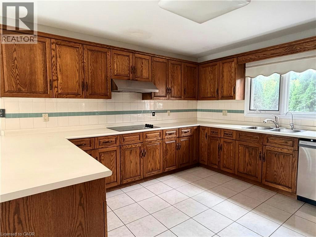 516 Branstone Drive, Waterloo, ON, N2T 2C2 - 8