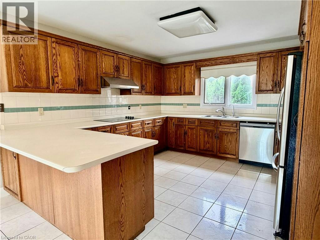 516 Branstone Drive, Waterloo, ON, N2T 2C2 - 7