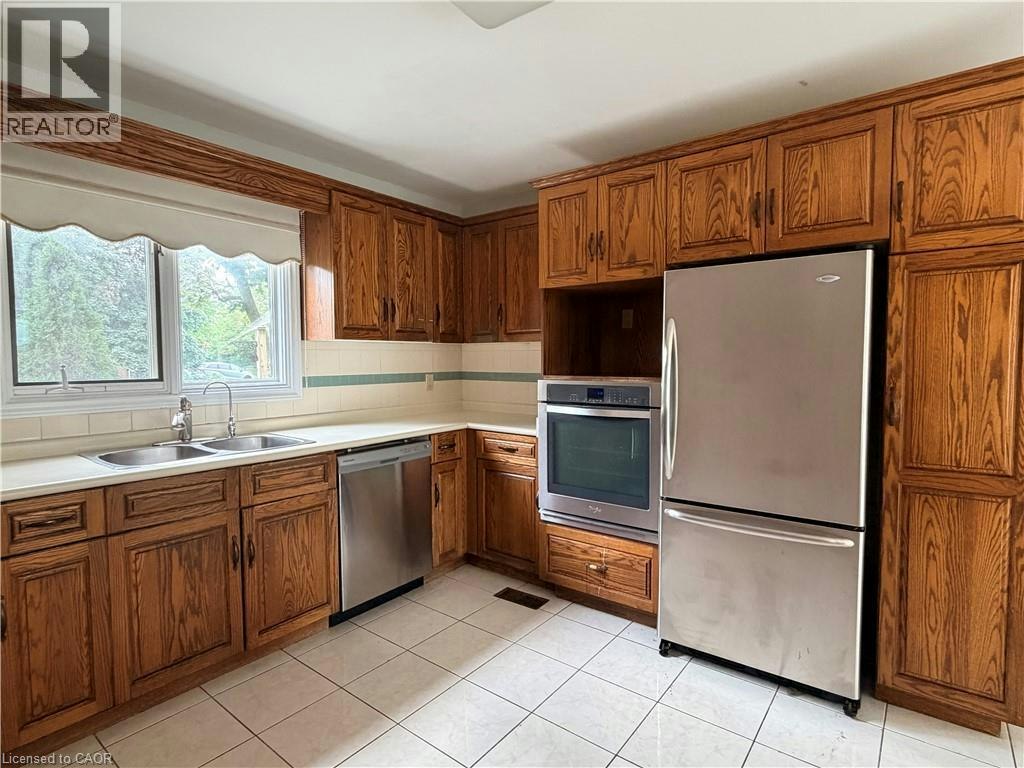 516 Branstone Drive, Waterloo, ON, N2T 2C2 - 9