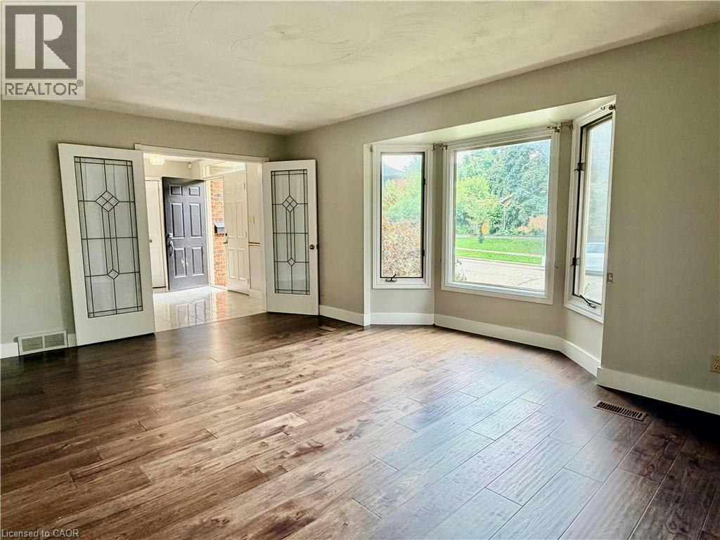 516 Branstone Drive, Waterloo, ON, N2T 2C2 - 4