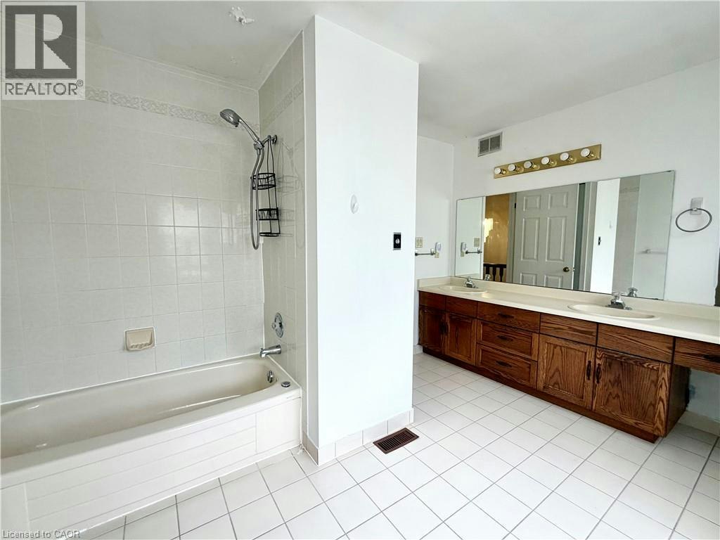 516 Branstone Drive, Waterloo, ON, N2T 2C2 - 29