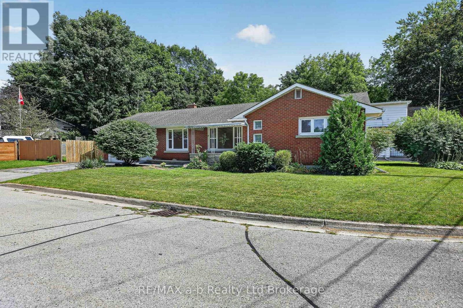 58 Victoria Street, Tillsonburg, ON, N4G 3Z7 - 24