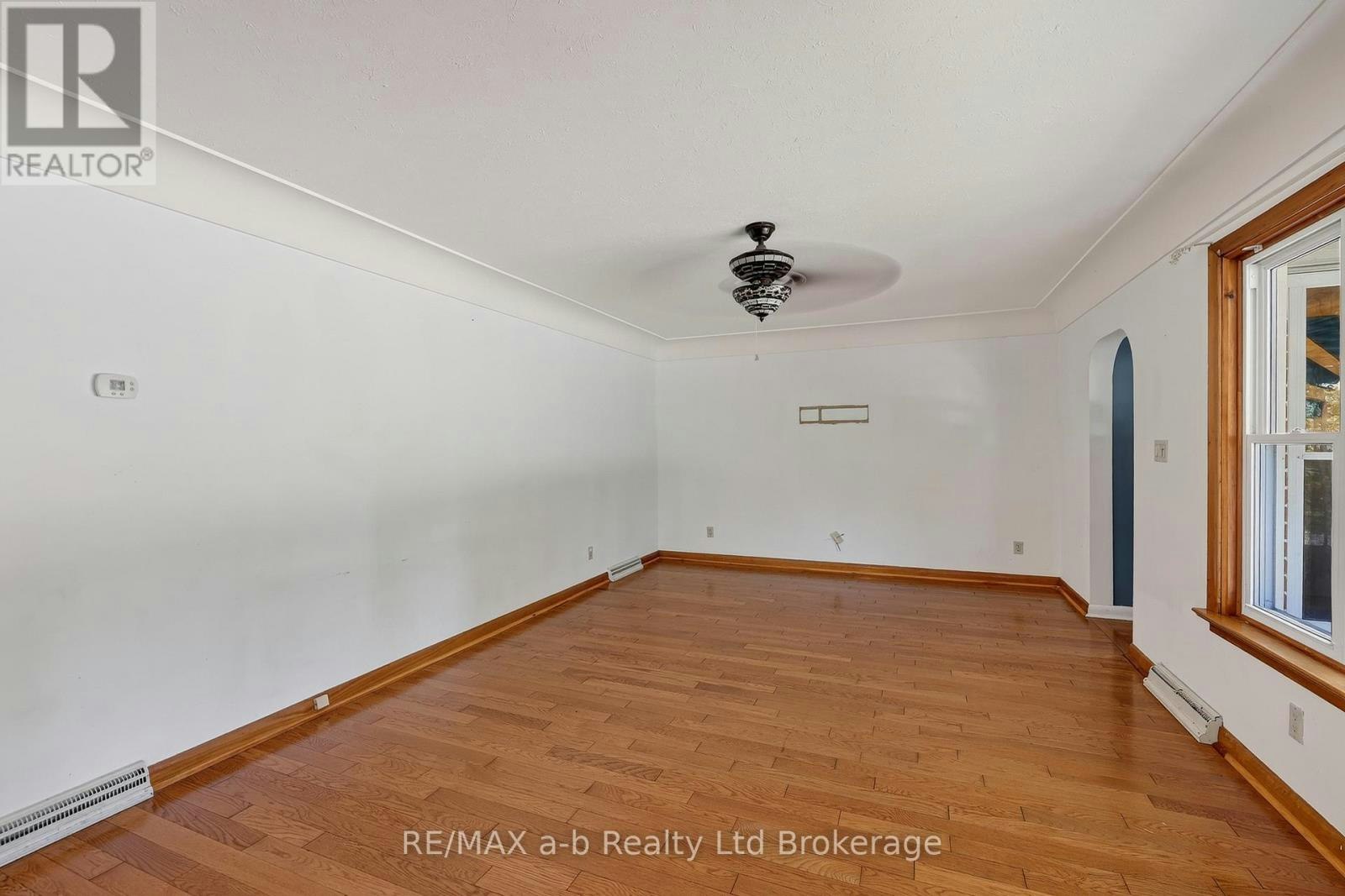 58 Victoria Street, Tillsonburg, ON, N4G 3Z7 - 9