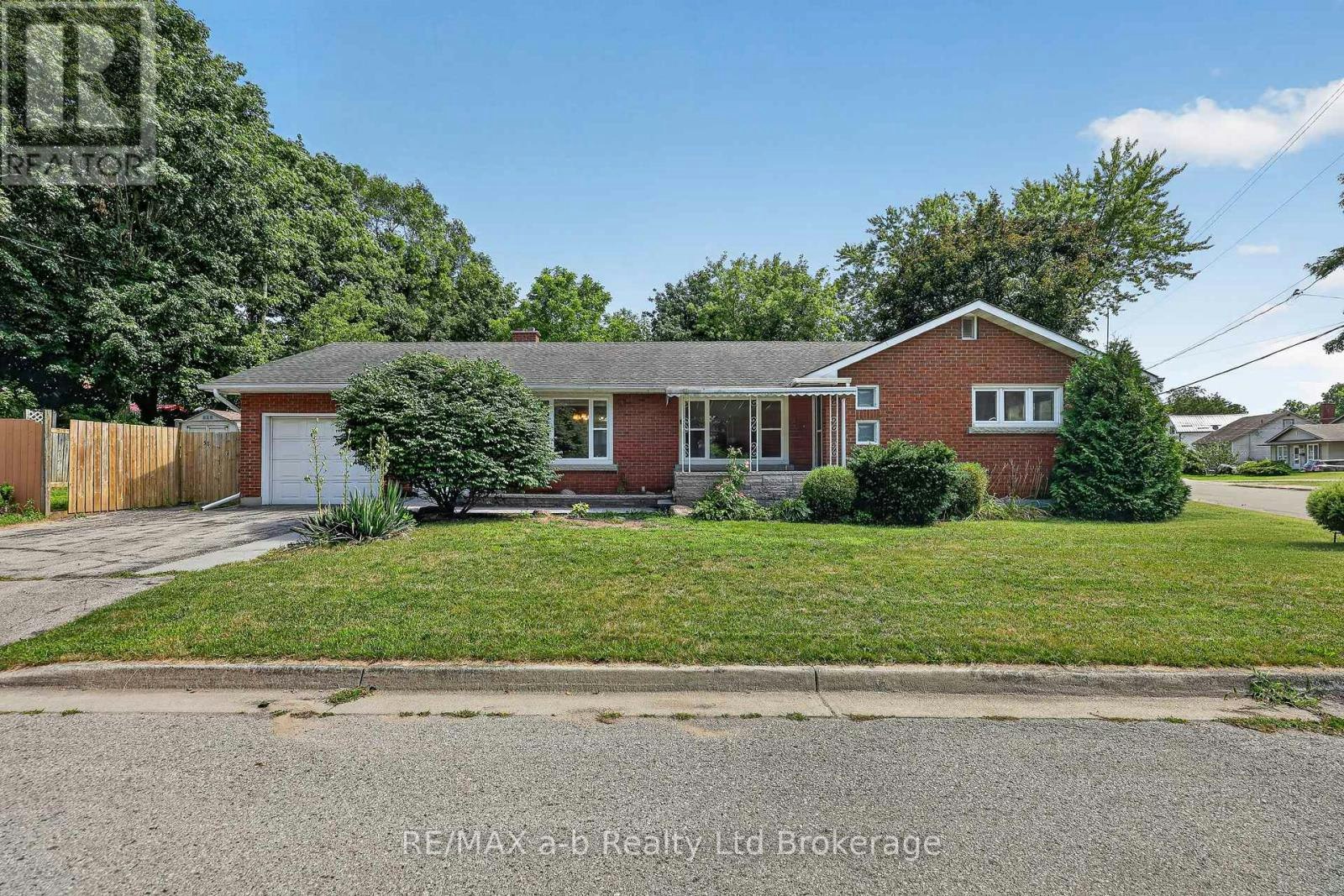 58 Victoria Street, Tillsonburg, ON, N4G 3Z7