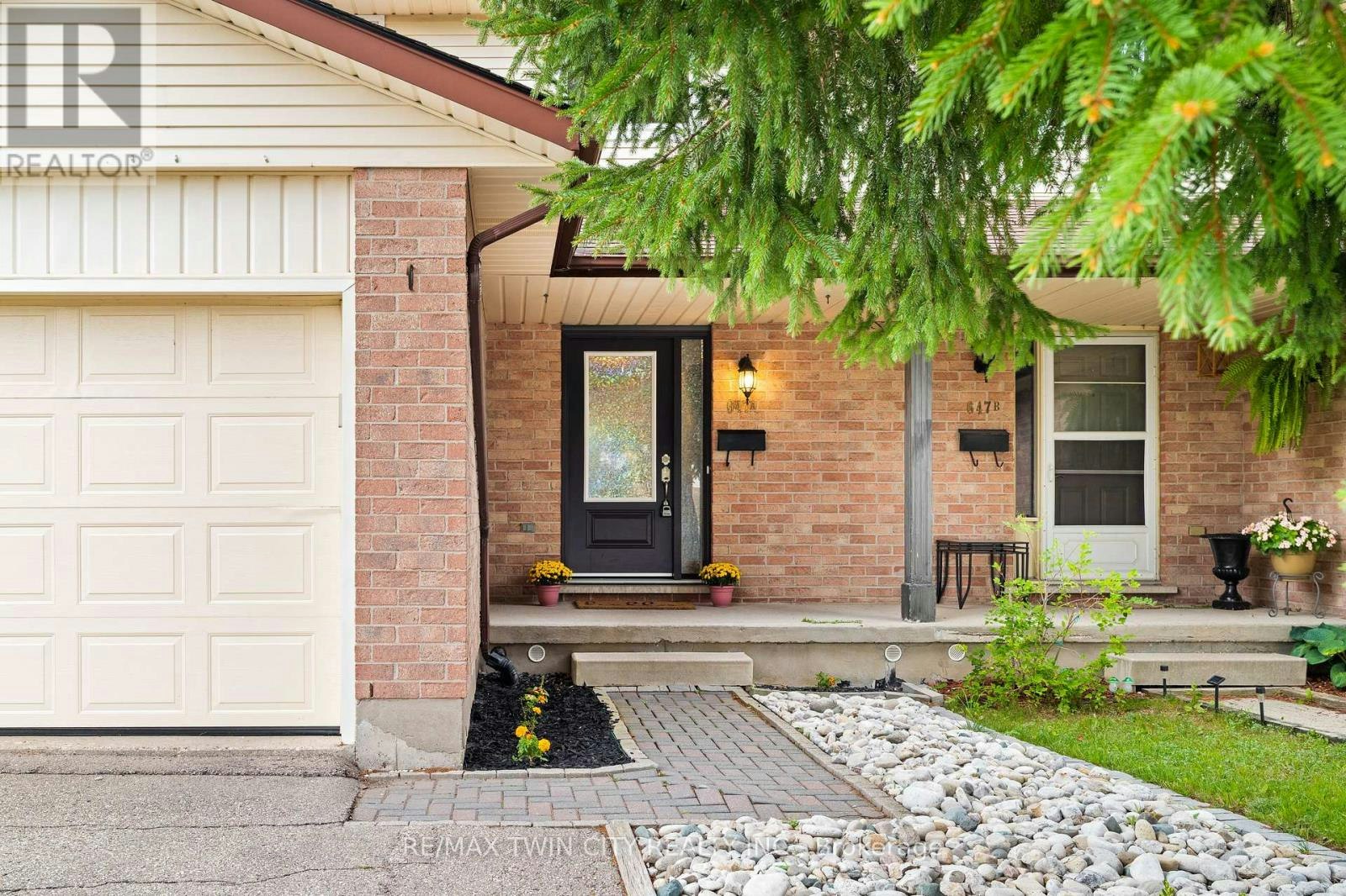 647 Pinerow Crescent, Waterloo, ON, N2T 2K5