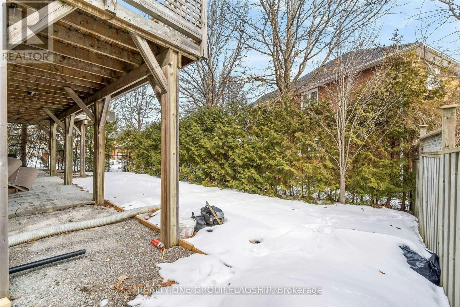 355 Carruthers Avenue, Newmarket, ON, L3X 2B7 - 2