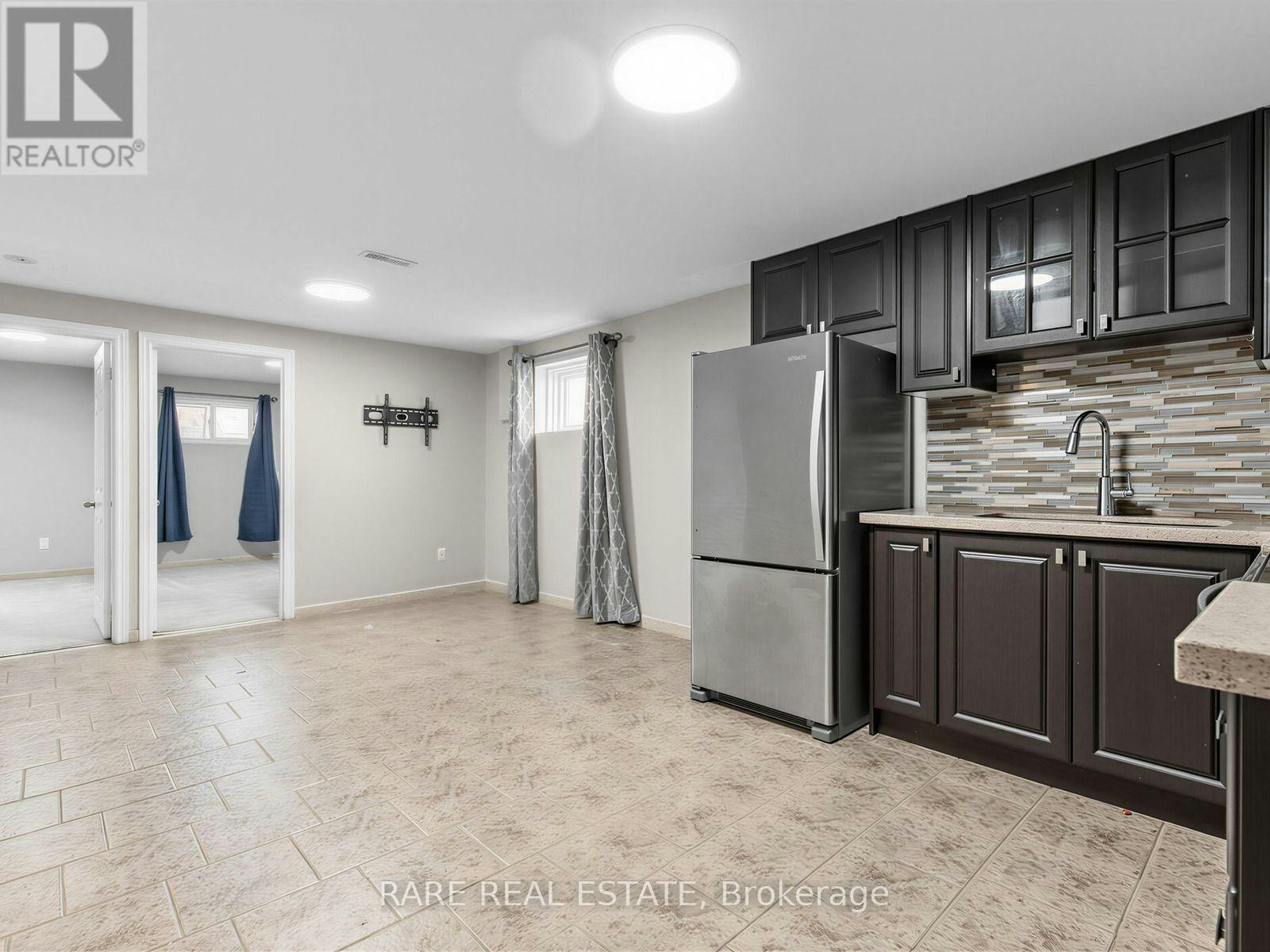 4 Hisey [Basement Crescent, Toronto, ON, M3N 1V1 - 3
