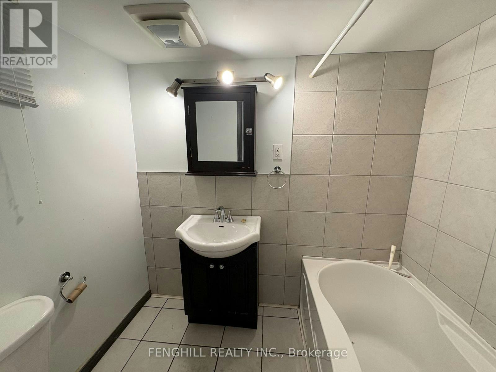270 Clinton (Bsmt Street, Toronto, ON, M6G 2Y6 - 5