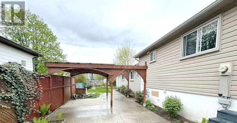 1597 Newlands Crescent, Burlington, ON, L7M 1P2 - 8