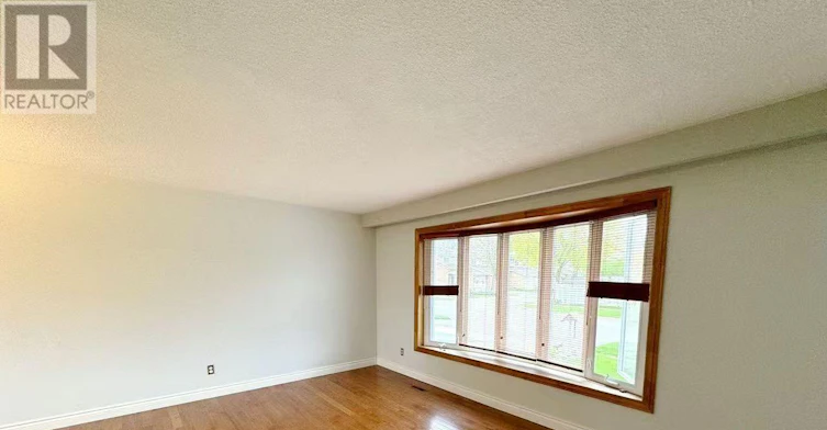 1597 Newlands Crescent, Burlington, ON, L7M 1P2 - 3
