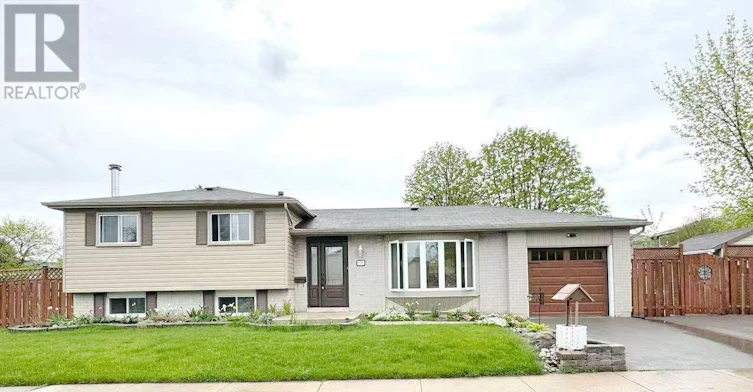 1597 Newlands Crescent, Burlington, ON, L7M 1P2