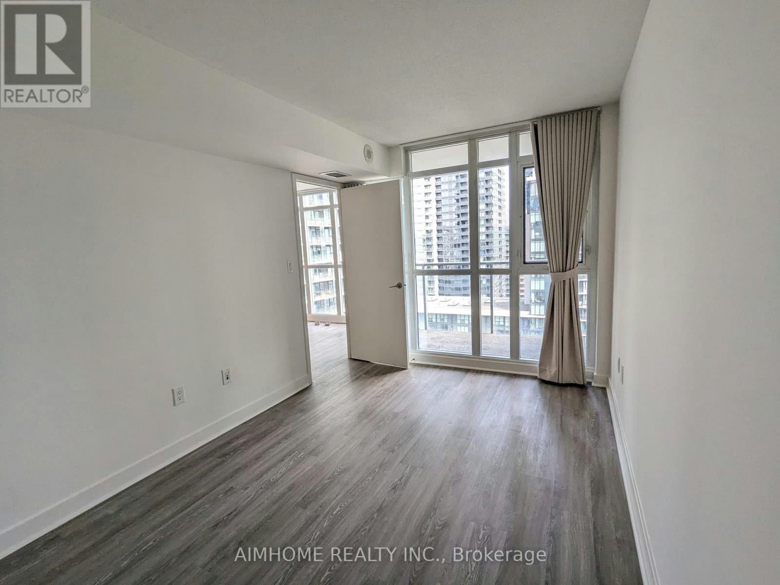 1806-10 Capreol Court, Toronto, ON, M5V 4B3 - 7