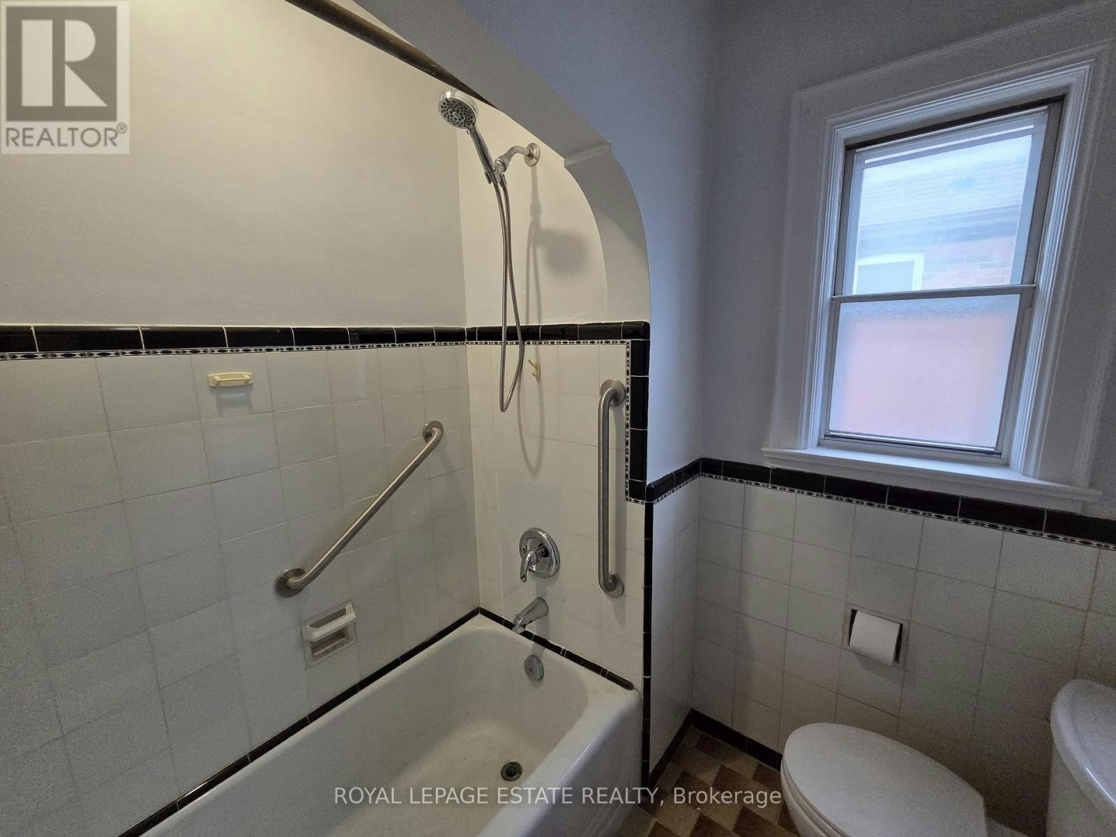 MAIN-839 Coxwell Avenue, Toronto, ON, M4C 3E8 - 17