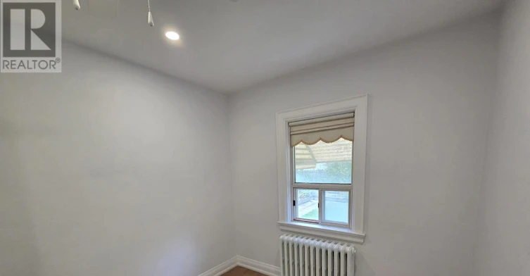 MAIN-839 Coxwell Avenue, Toronto, ON, M4C 3E8 - 18