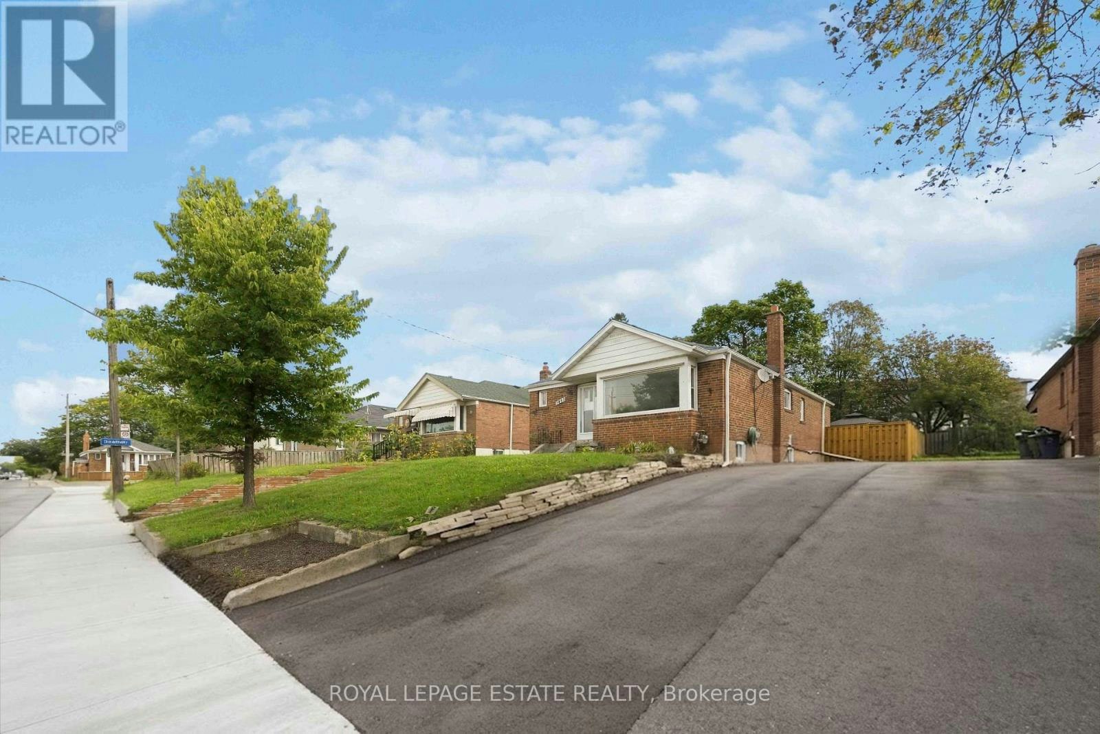 1843 Victoria Park Avenue, Toronto, ON, M1R 1T4