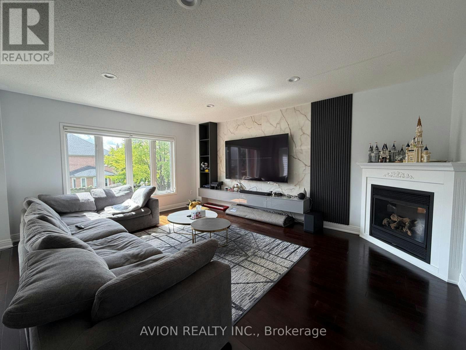 29 Falling River Drive, Richmond Hill, ON, L4S 2R1 - 2