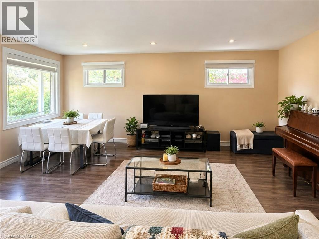 73 Larkspur Crescent, Kitchener, ON, N2M 4W8