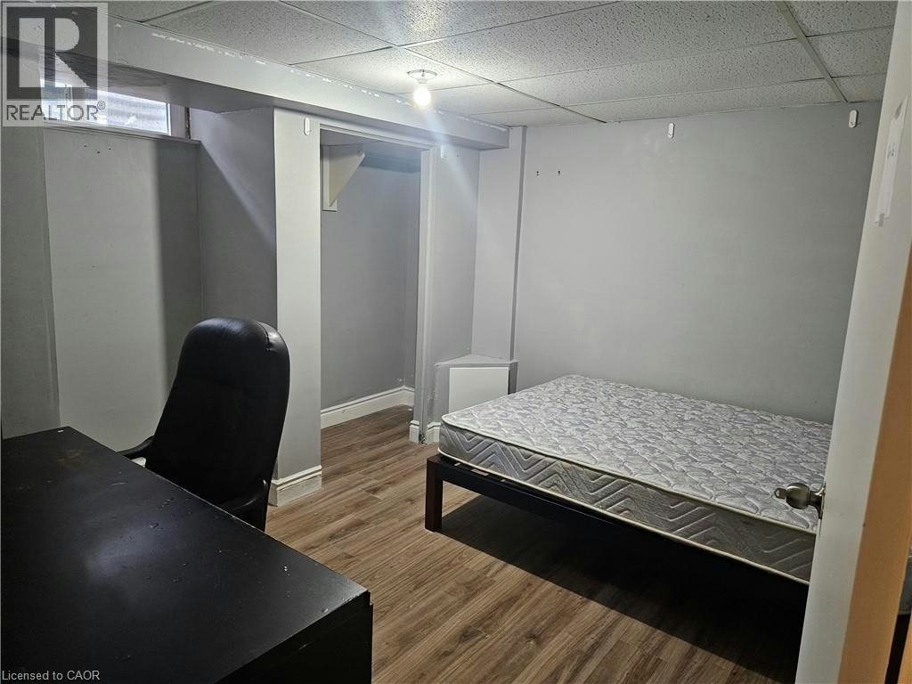 Room 6-409 Castlegrove Place, London, ON, N6G 1L1 - 2