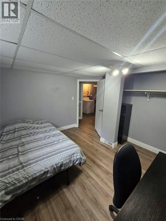 Room 5-409 Castlegrove Place, London, ON, N6G 1L1 - 2
