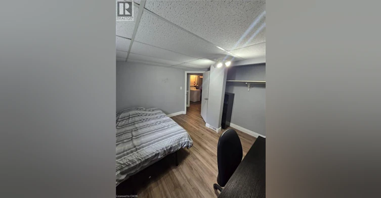 Room 5-409 Castlegrove Place, London, ON, N6G 1L1 - 2