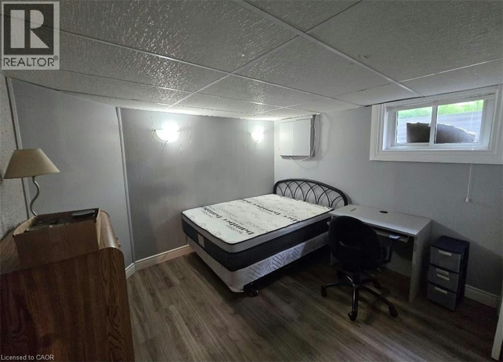 Room 4-409 Castlegrove Place, London, ON, N6G 1L1 - 2