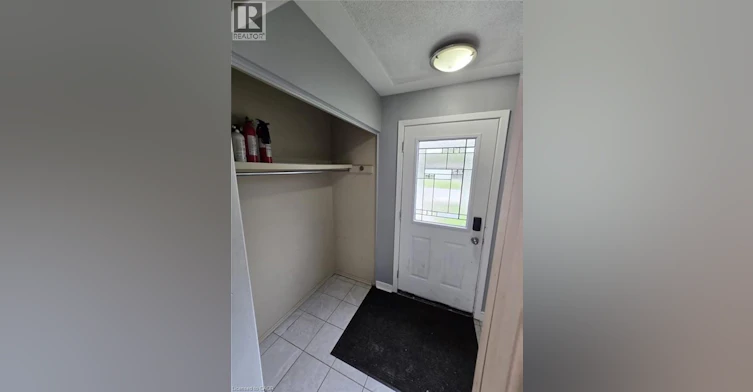 Room 3-409 Castlegrove Place, London, ON, N6G 1L1 - 3
