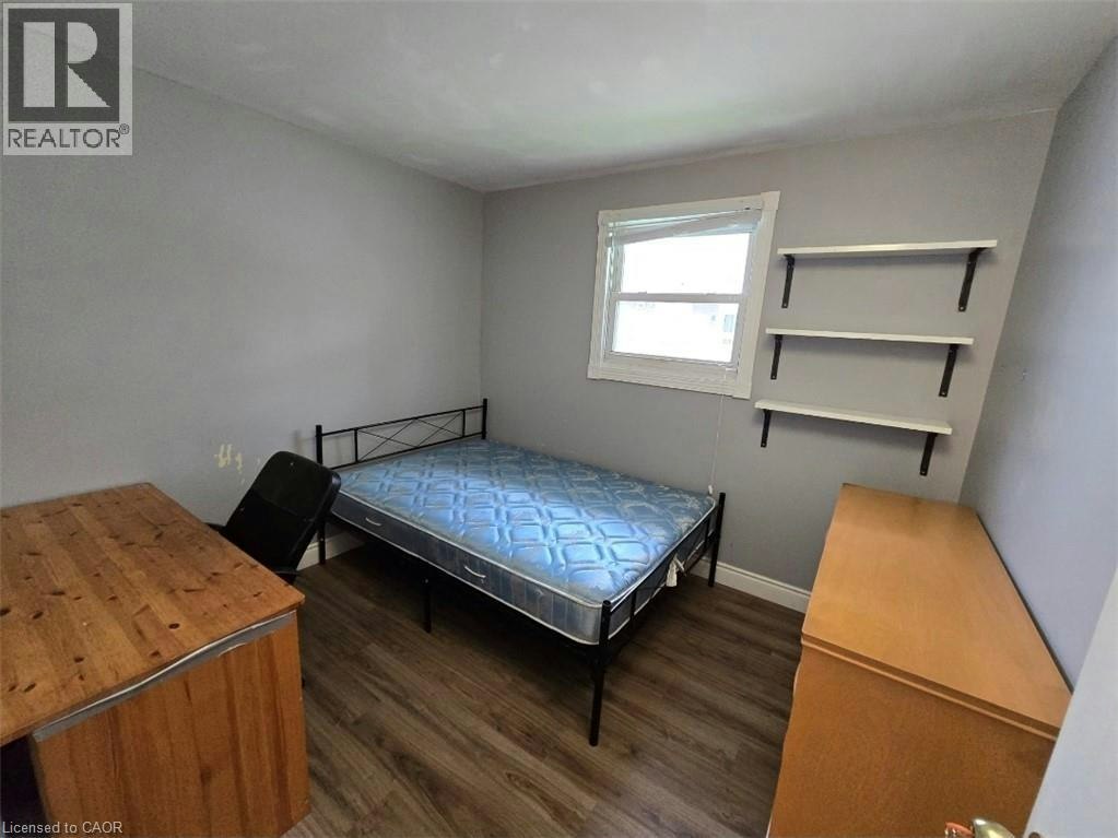 Room 3-409 Castlegrove Place, London, ON, N6G 1L1 - 2