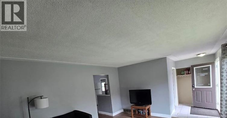 Room 2-409 Castlegrove Place, London, ON, N6G 1L1 - 4
