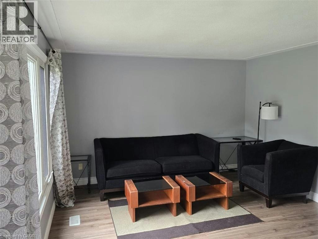 Room 2-409 Castlegrove Place, London, ON, N6G 1L1 - 5