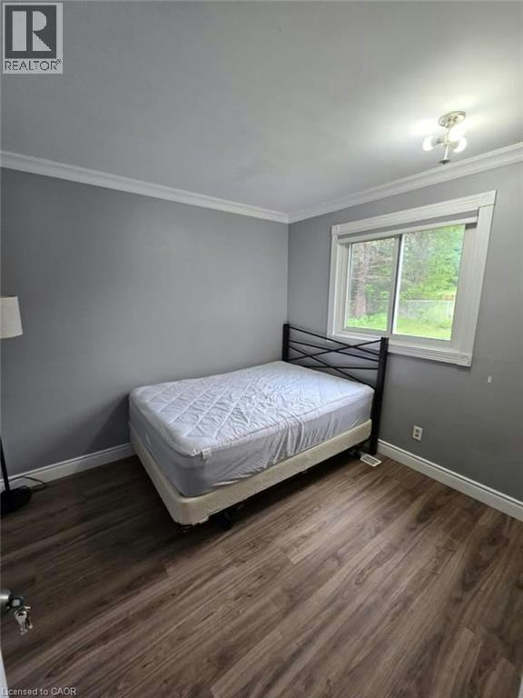 Room 2-409 Castlegrove Place, London, ON, N6G 1L1 - 2