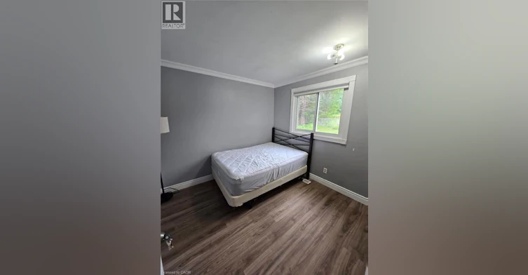 Room 2-409 Castlegrove Place, London, ON, N6G 1L1 - 2