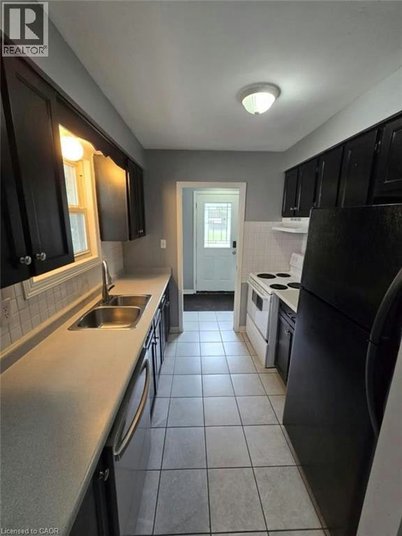 Room 2-409 Castlegrove Place, London, ON, N6G 1L1 - 8