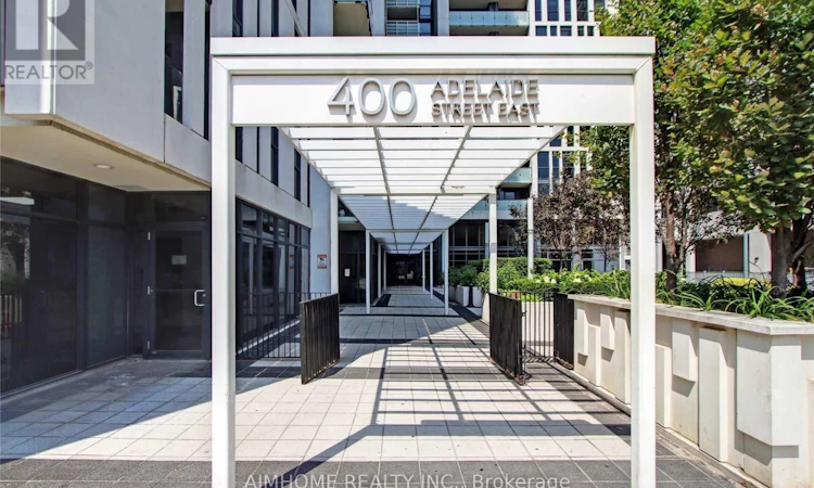 706-400 Adelaide Street E